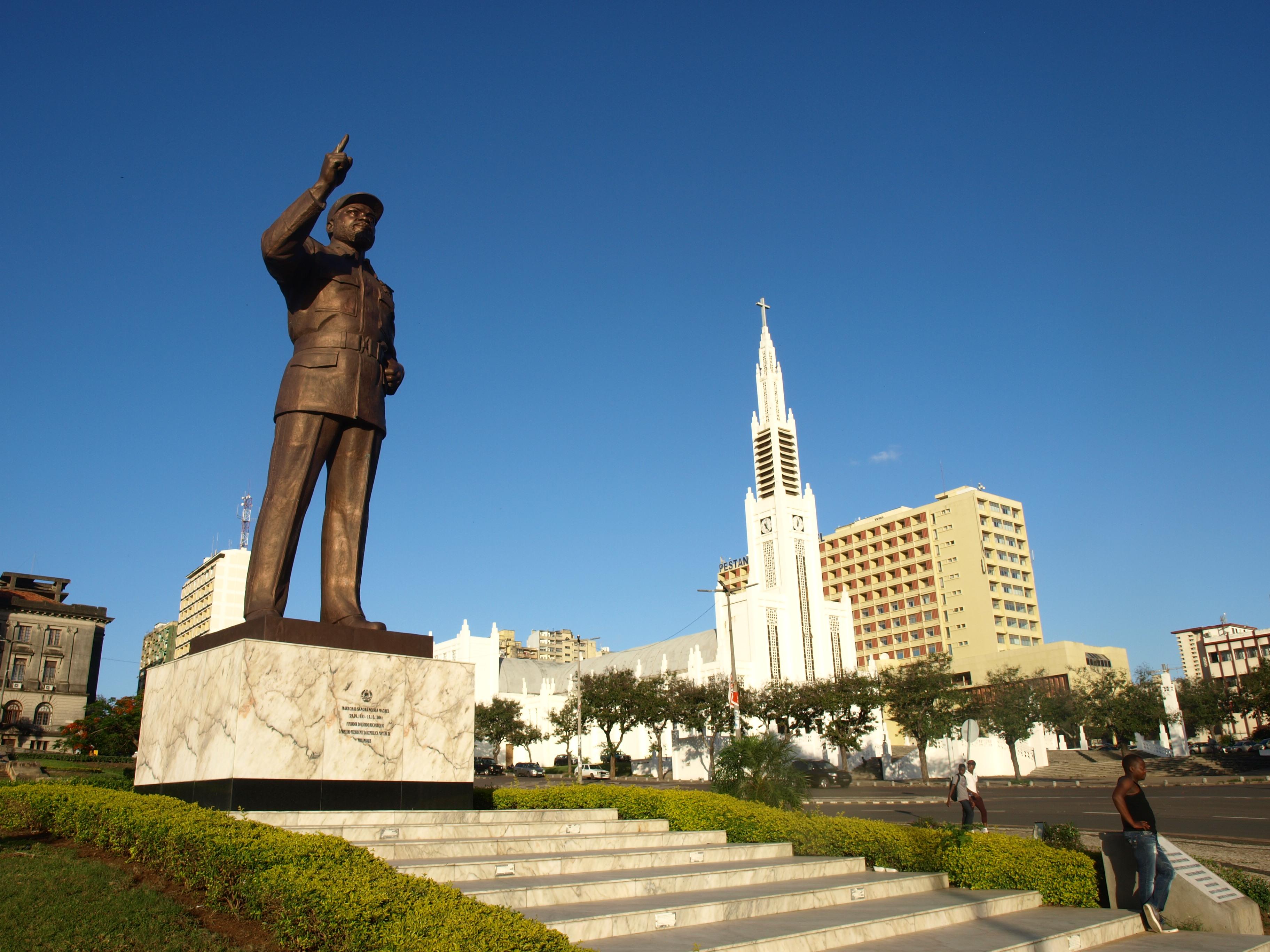 Samora Machel Statue